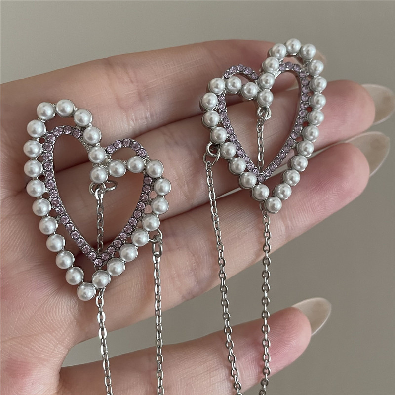 Korea Retro Geometric Hollow Heart Pearl Flashing Rhinestone Long Tassel Earrings Wholesale Nihaojewelry display picture 5