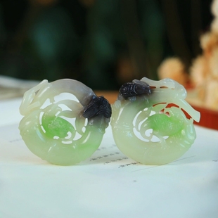 Hotan Jade, Cui Zi, Three Colors, Happy Incident, A Pair of Fleshy, Oil-Run, Su Gong, Skillful Carving 56.5/52/11 Weight 39.7g