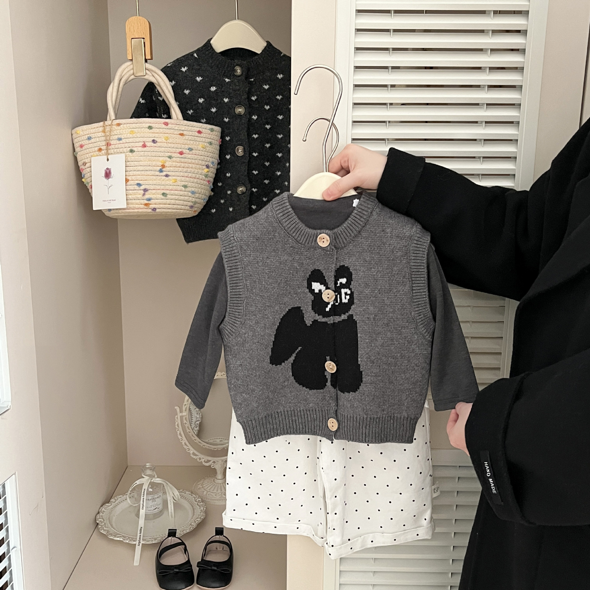 Niñas chaleco de punto cardigan chaleco de otoño nuevo estilo extranjero caricatura bebé gato chaleco suéter bebé vestido con hombro