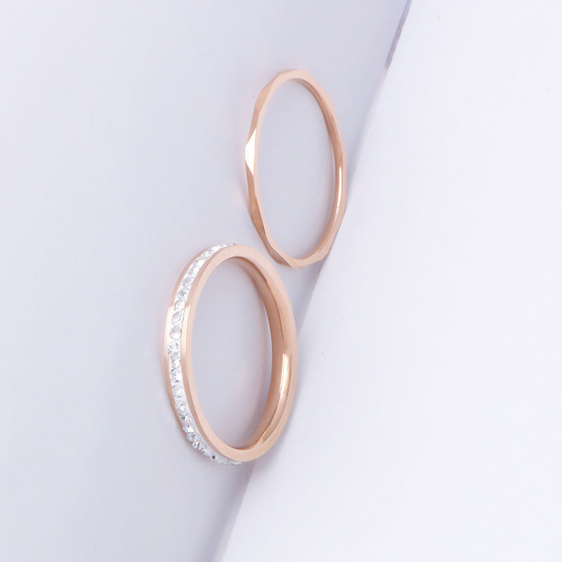 Stainless Titanium Steel Hollow Rhinestone-studded Rose Gold Ring display picture 3