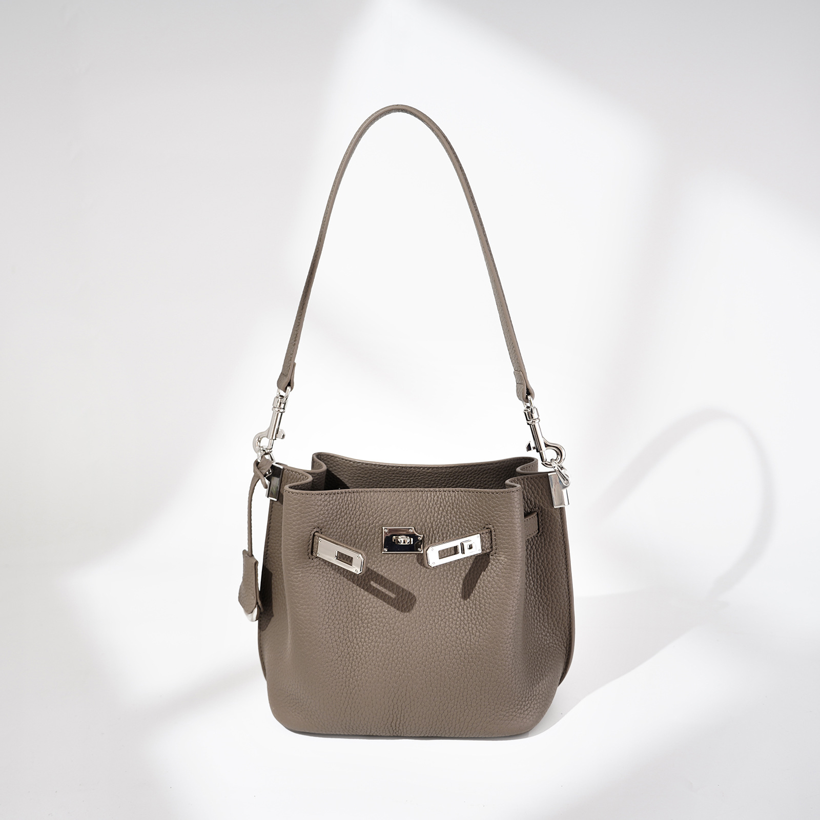 2025 New High-End Underarm Niche Design Bucket Bag for Commuting, Versatile Simple Shoulder Bag, Mother and Daughter Bag