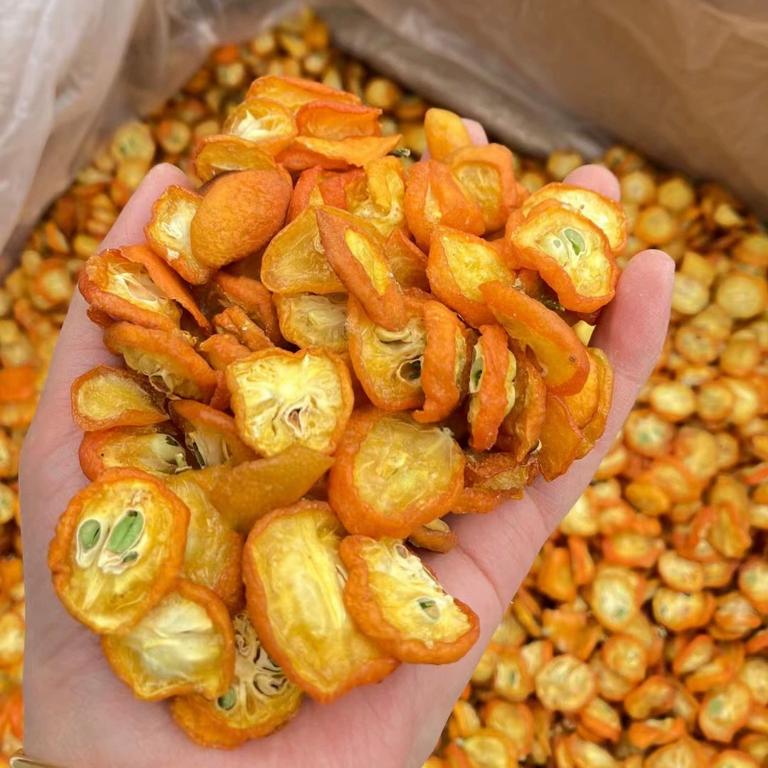 Сушеные кусочки кумквата Сушеные апельсиновые корки Сушеные апельсиновые корки можно съесть замоченный в воде цветочный чай