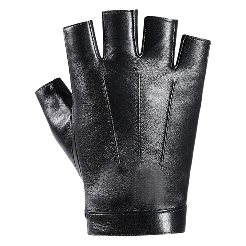 本革半指の手袋の男性春秋は車を運転してフィットネスに乗ります。