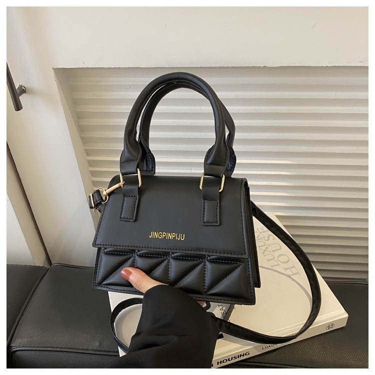 Modelo de comercio exterior bolso cuadrado pequeño bolso femenino 2023 invierno nuevo bolso de mensajero de moda admite compras en masa al por mayor