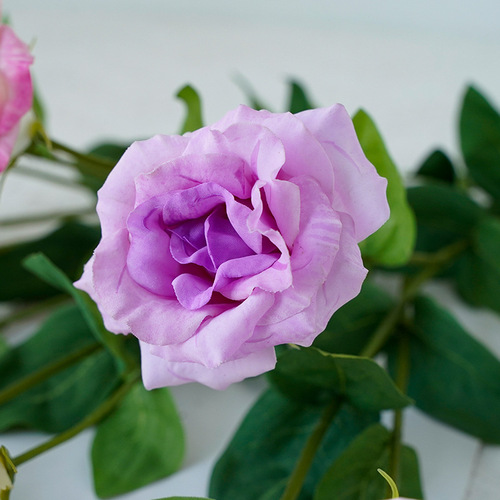 High-end 3-head moisturizing lisianthus artificial flower light luxury hotel wedding decoration live source manufacturer wholesale