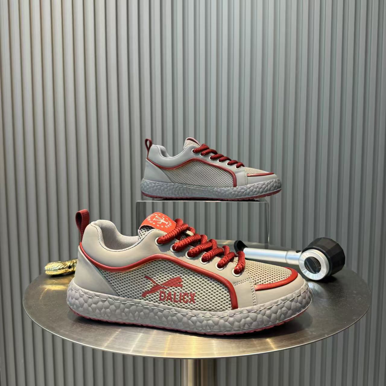 Cómodo y versátil tejido volador transpirable suela suave zapatos casuales antideslizantes zapatos de moda zapatillas de deporte de moda baja primavera y verano nuevos zapatos para hombres