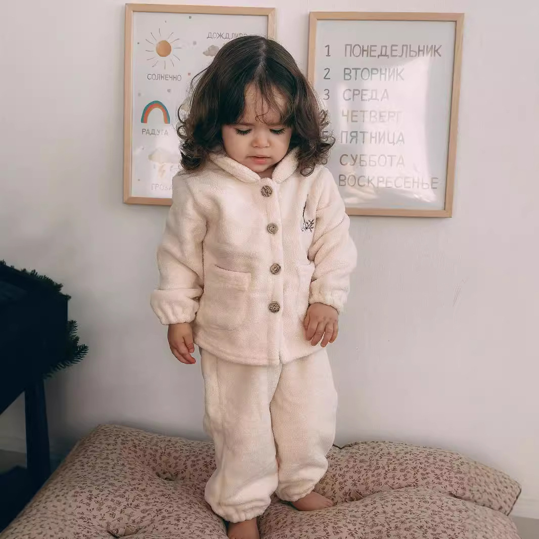 Conjuntos de ropa de algodón cálida para niños y niñas europeos y americanos de otoño e invierno, pijamas y chaquetas gruesas de invierno con relleno de algodón para niñas.