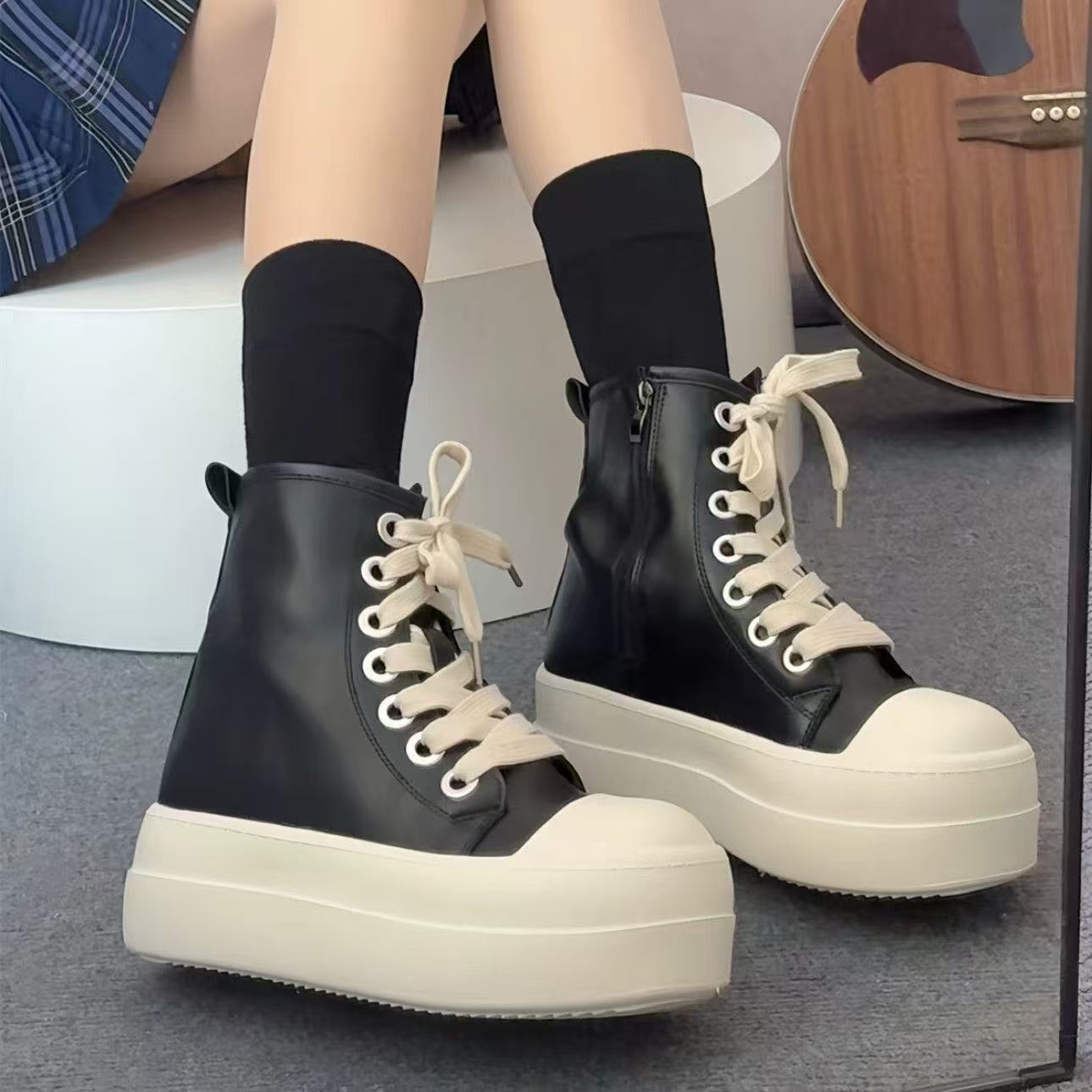 Gran Bretaña primavera y otoño nuevo estilo universal zapatos de mujer zapatos de altura alta con suela gruesa zapatos de altura ligera zapatos de tablero de moda