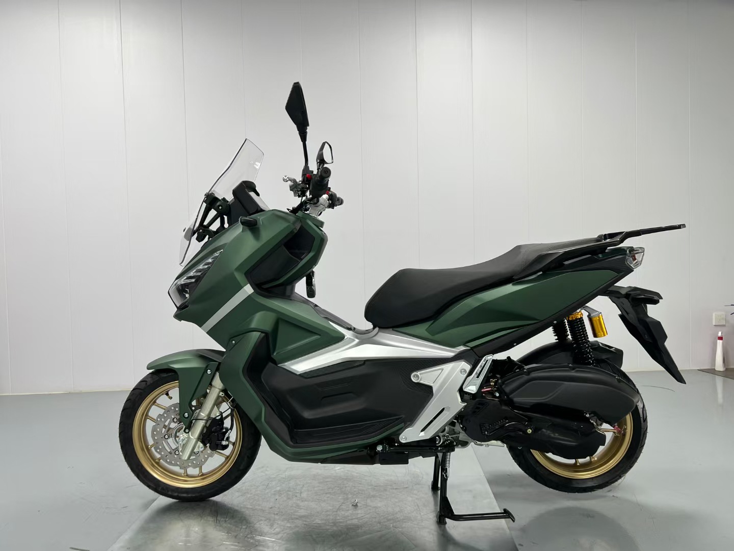 The Source Factory Specializes in Supplying Fuel-Efficient Scooters and Motorcycles to Amazon, Offering Two-Wheeled Motorcycles with Strong Power