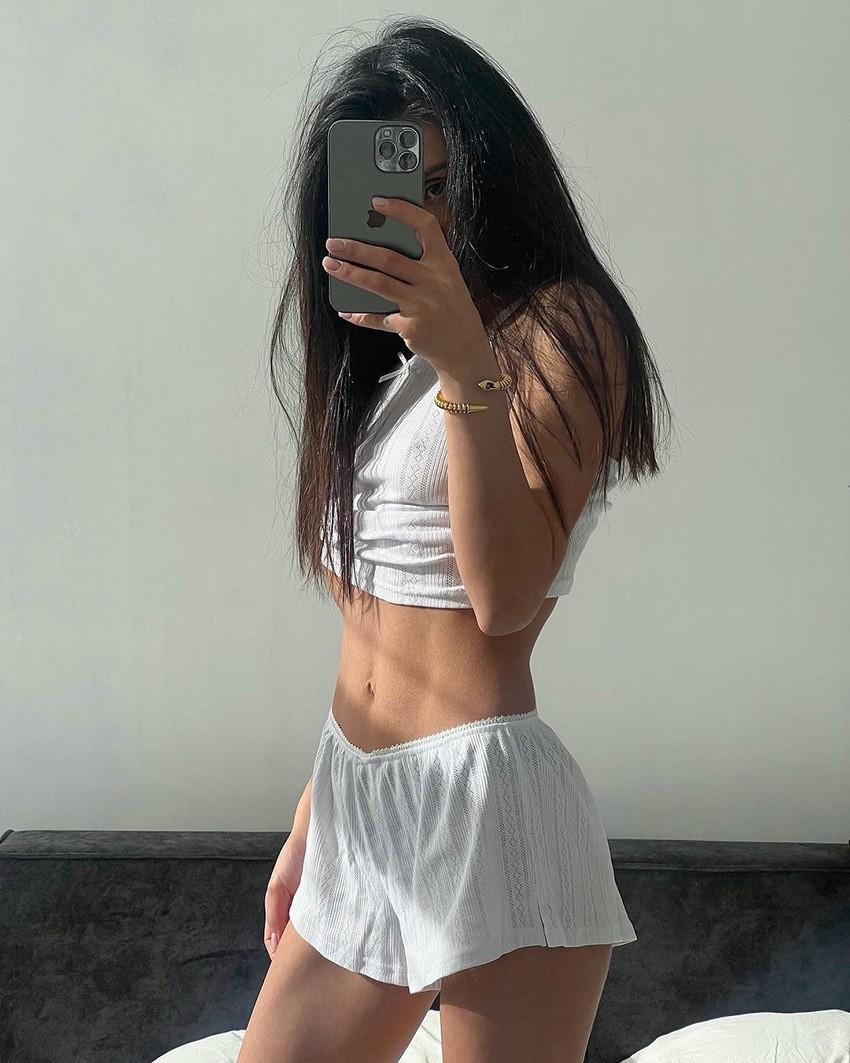 Conjunto de camisola e calções de malha branco pijama_voghion.com
