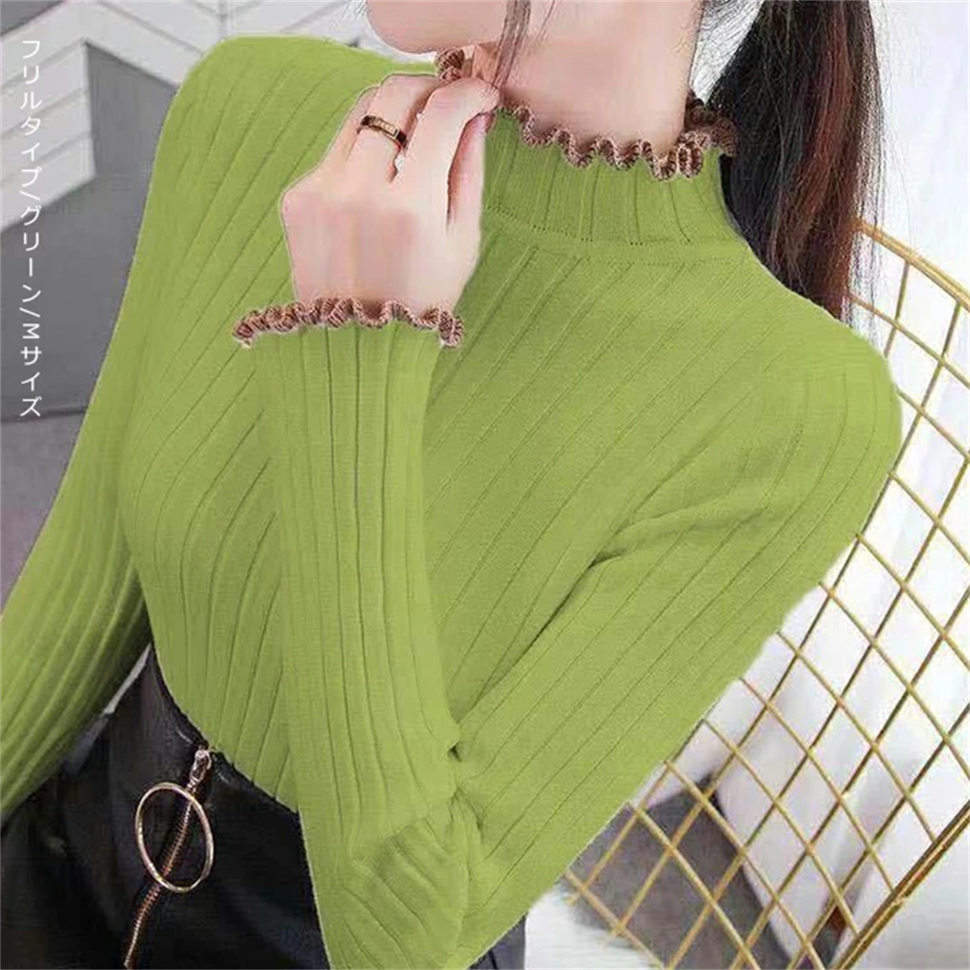 日本式のレースの半高襟のセーターの底のシャツの女性の秋冬の修身の中に白い上着を掛けます。