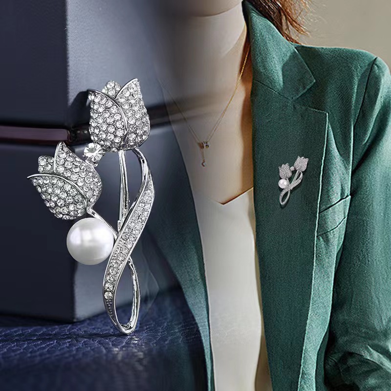Prachtige high-end volledige diamanten tulp broche Koreaanse populaire pak jas pin mode anti blootstelling kleding accessoires_voghion.com