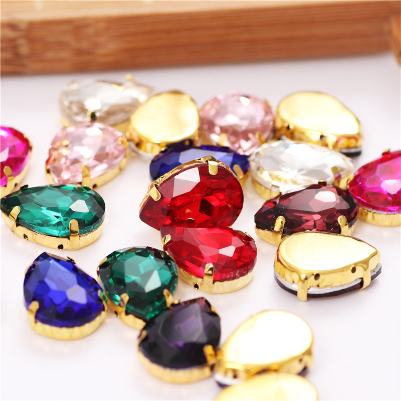 Glass accessory drop-shaped