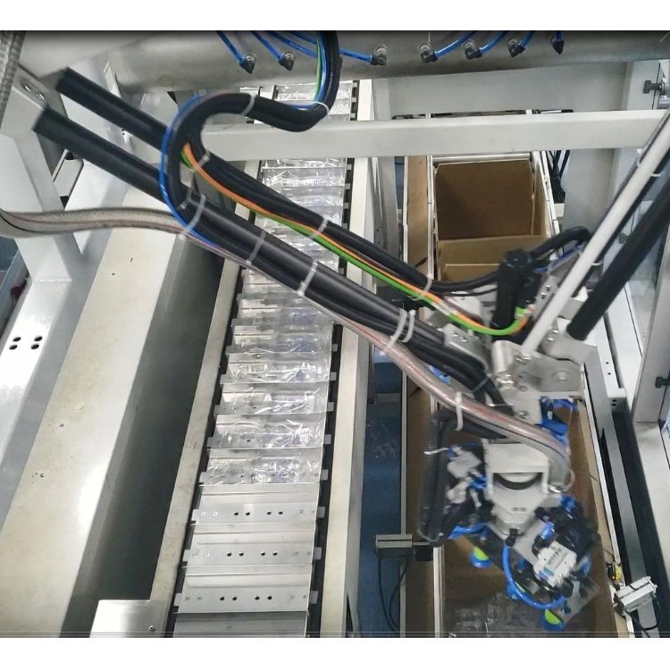 厚昌码垛机器人 工业机械手 上下料食品机械臂 操作方便