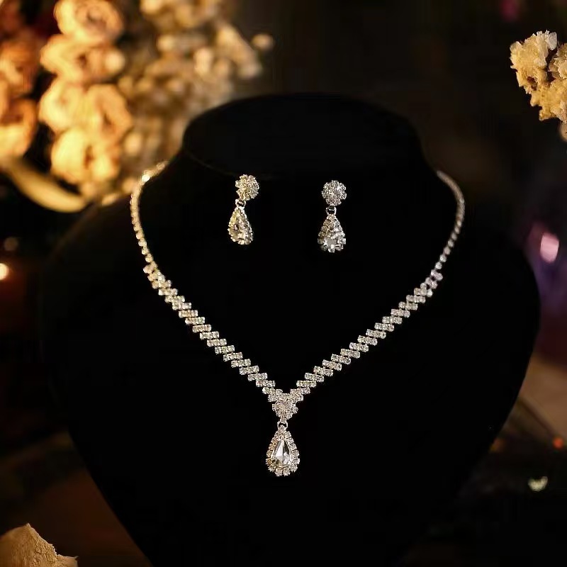 European and American Fashion Super Shiny Pendant Rhinestone Necklace Earrings Bridal Wedding, Dinner Party Jewelry Set