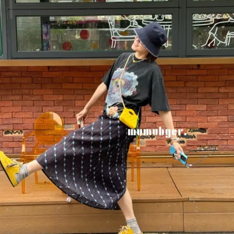 Miyake Pleated 2025 New Retro Print Skirt for Women High Waist Slimming A-Line Midi Skirt Black Versatile Long Skirt Miyake Pleated 2025 New Retro Print Skirt for Women High Waist Slimming A-Line Midi Skirt Black Versatile Long Skirt