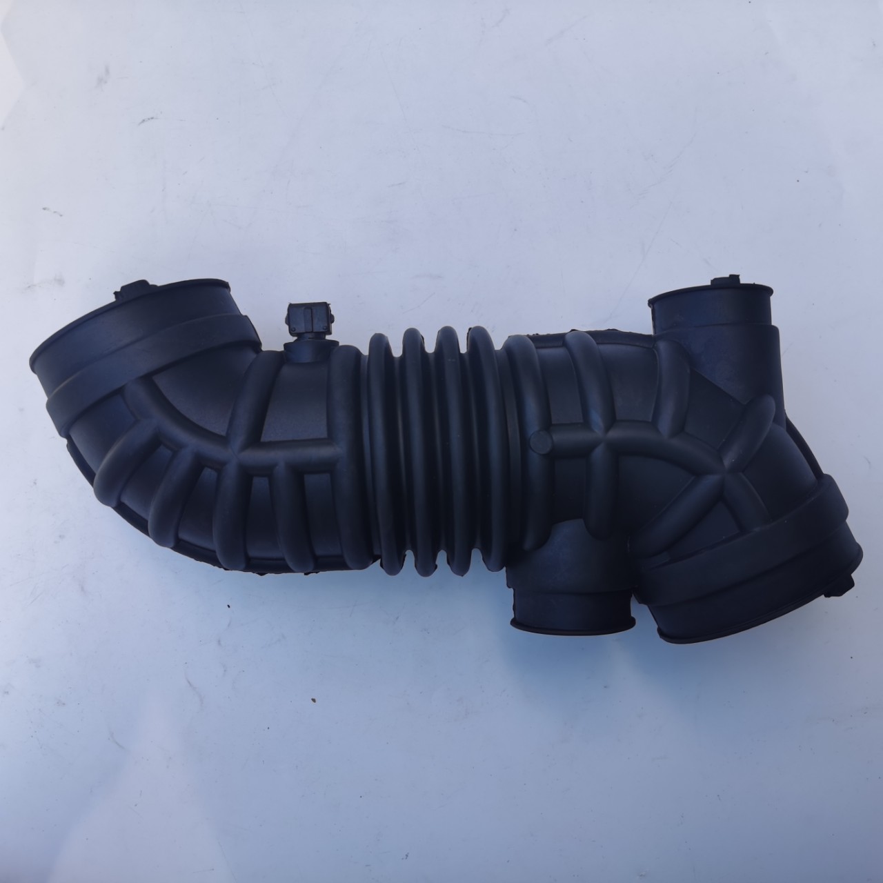 Car engine air intake pipe is suitable for Opel antara Chevrolet 2.4 Kopac 96628910