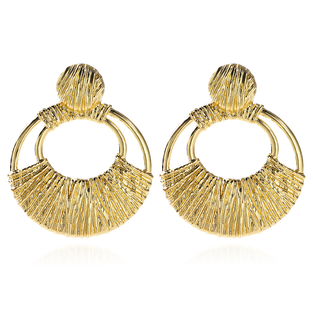 Sens Du Design De Mode Boucles D&#39;oreilles De Style Rétro Texture Texture Boucles D&#39;oreilles Rondes Creuses En Gros display picture 5