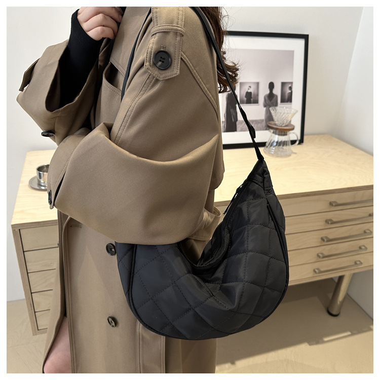 "Stylish large-capacity dumpling bag 2025 New trendy and fashionable niche single-shoulder bag, versatile and simple crossbody bag wholesale. undefined