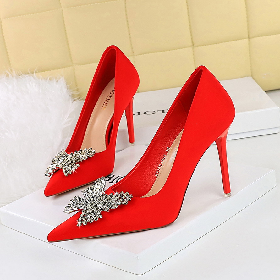 High Heels Satin Licht Mund spitzen Metall Strass Bogen einzelnen Schuh Damen High Heels_voghion.com