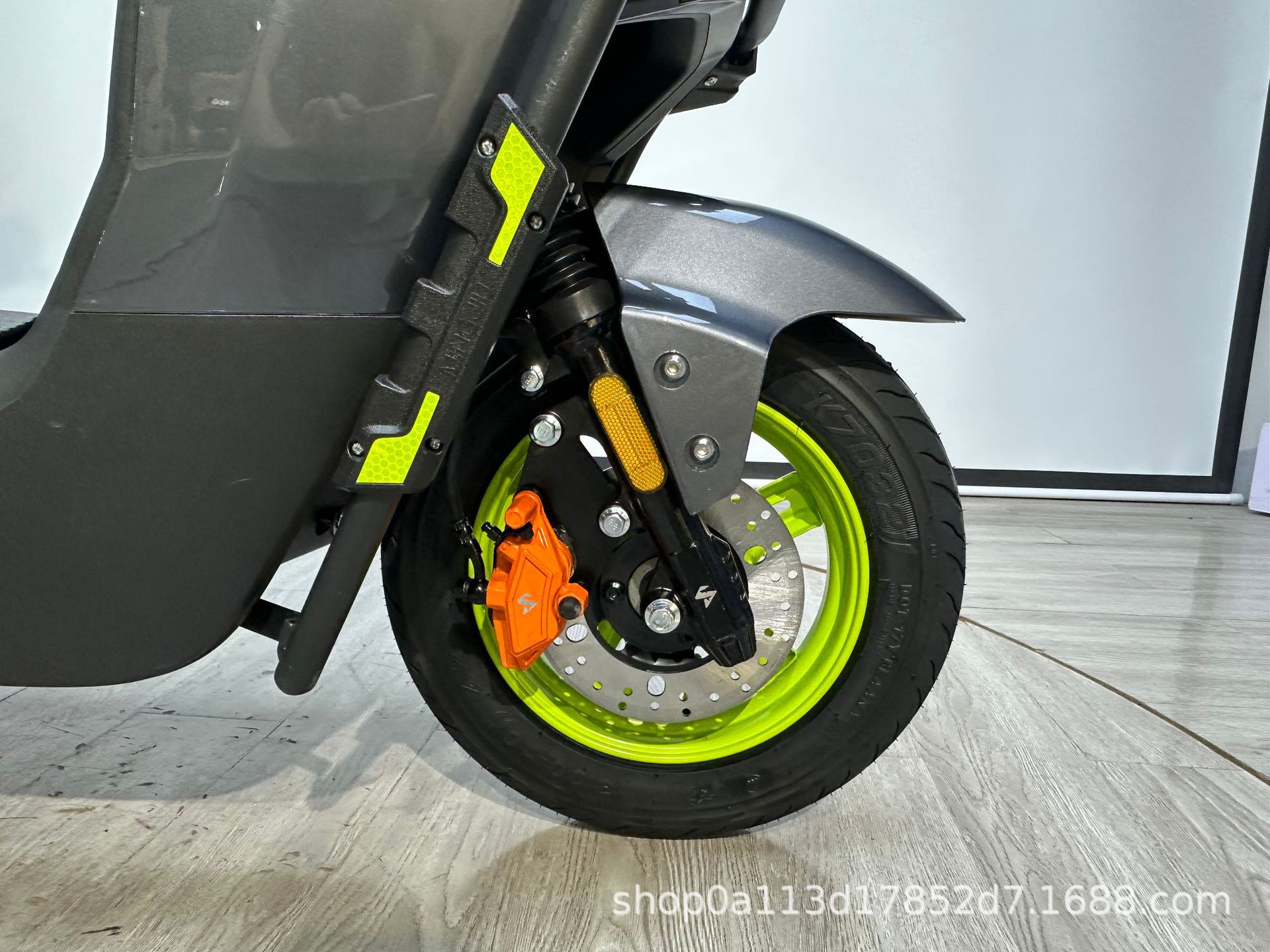 Cross-Border Fengshen 2025 New Model Electric Motorcycles, Electric Scooters, Export Mobility Vehicles, Wholesale Small Cars, Electric Mopeds