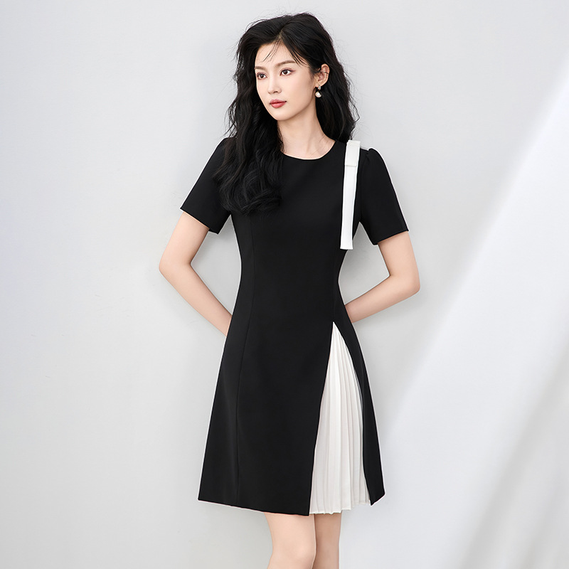 Đầm maxi nữ thắt eo xếp ly bướm phối màu tương phản — Màu đen