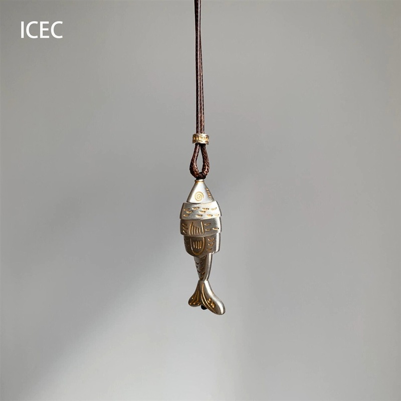 Vintage Minimalist Style Patchwork Small Fish Pendant Necklace with Unique Design and Exquisite Long Sweater Chain for Autumn and Winter