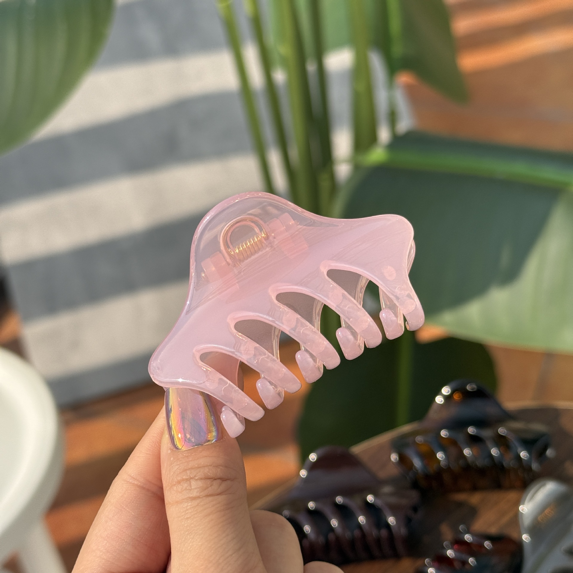 45g Weight Hair Claws Hair Accessories Type 1 Piece Quantity Holiday, Daily, Street Occasion Plastic, Resin Material Solid Color Pattern All Seasons Season Women's Gender Polishing Design Simple Style Style Simple Style Women's Solid Color Plastic Resin Polishing Hair Claws 1