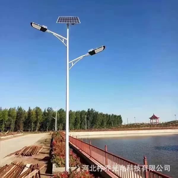 太阳能路灯双臂城市道路照明灯高低臂光伏高杆太阳能路灯杆厂家