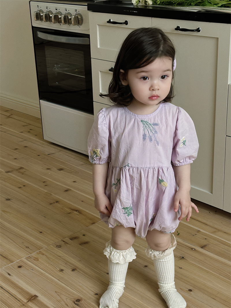 Falda-romper para bebé para verano, ropa infantil de estilo fino, ropa infantil de estilo coreano para el verano de 2025, romper con botones en la espalda para niñas.