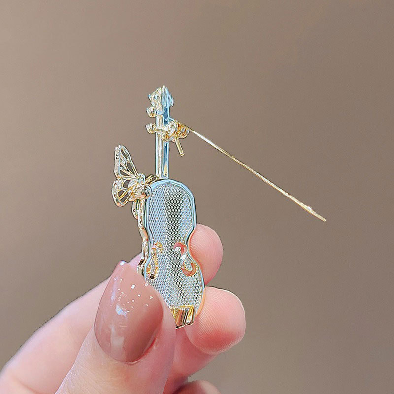 Antique fashion enamel violin brooch high-end elegant musical instrument pipa corsage coat coat pin accessories