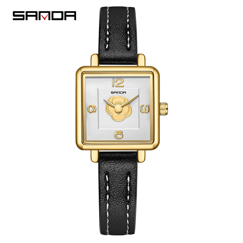 피부는 검은색이고 금색과 흰색이 섞인다