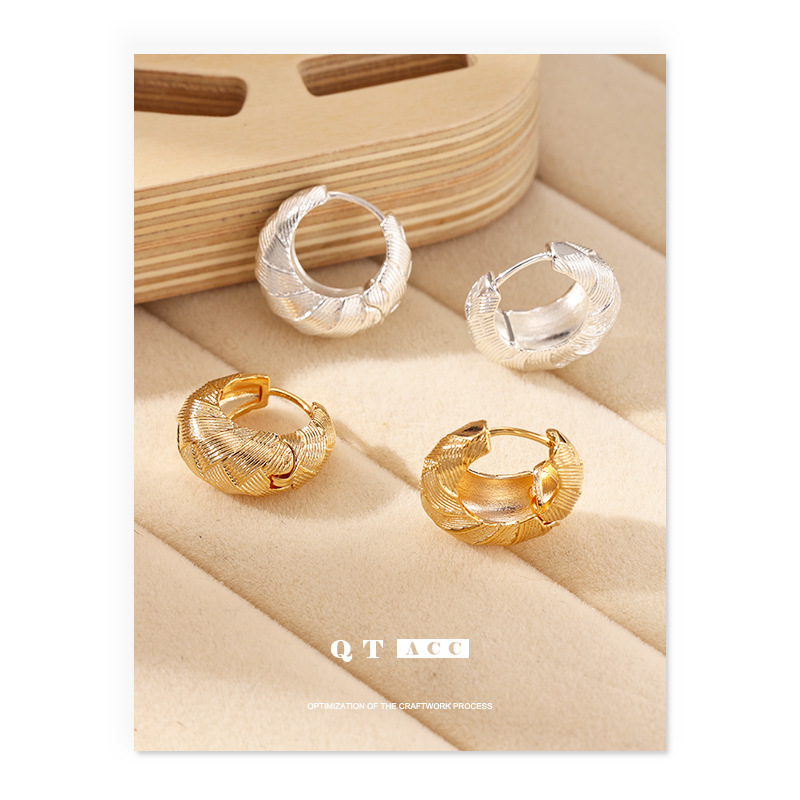 Moda europea y americana estilo de moda sofisticado estilo de alta calidad personalidad simple universal viaje otoño y invierno nuevos aretes de temperamento