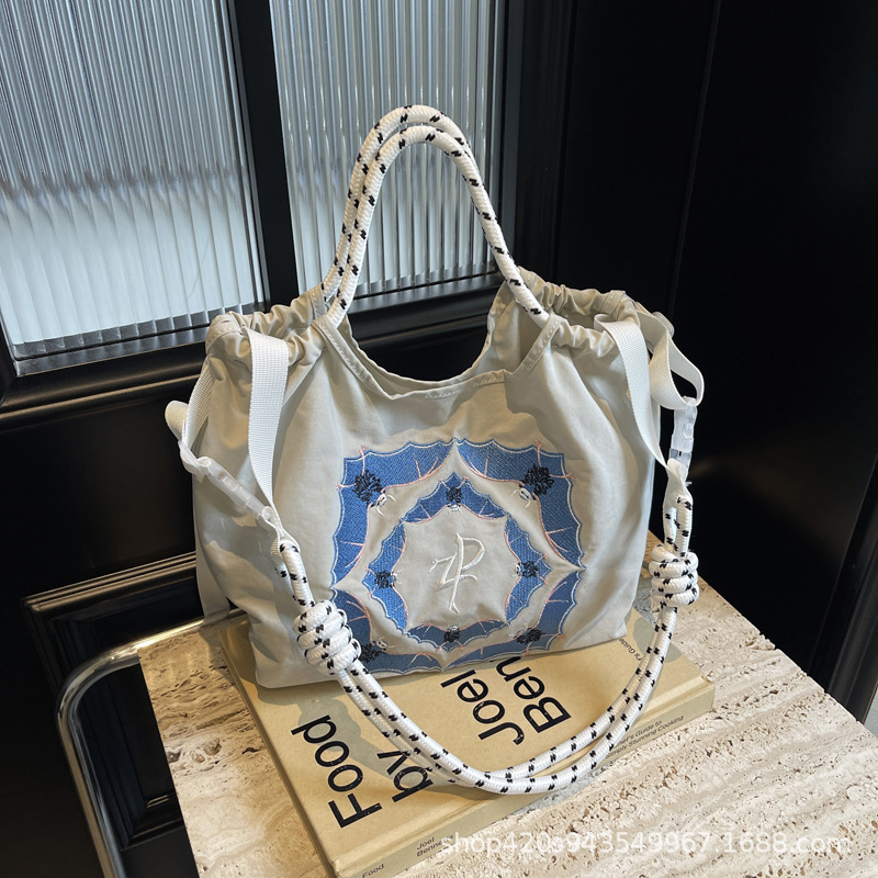 Carefully Selected Embroidered Ballchain Eco-Friendly Bags, Shopping Bags, and Embroidered Shoulder Bags in the Same Style as Internet Celebrities