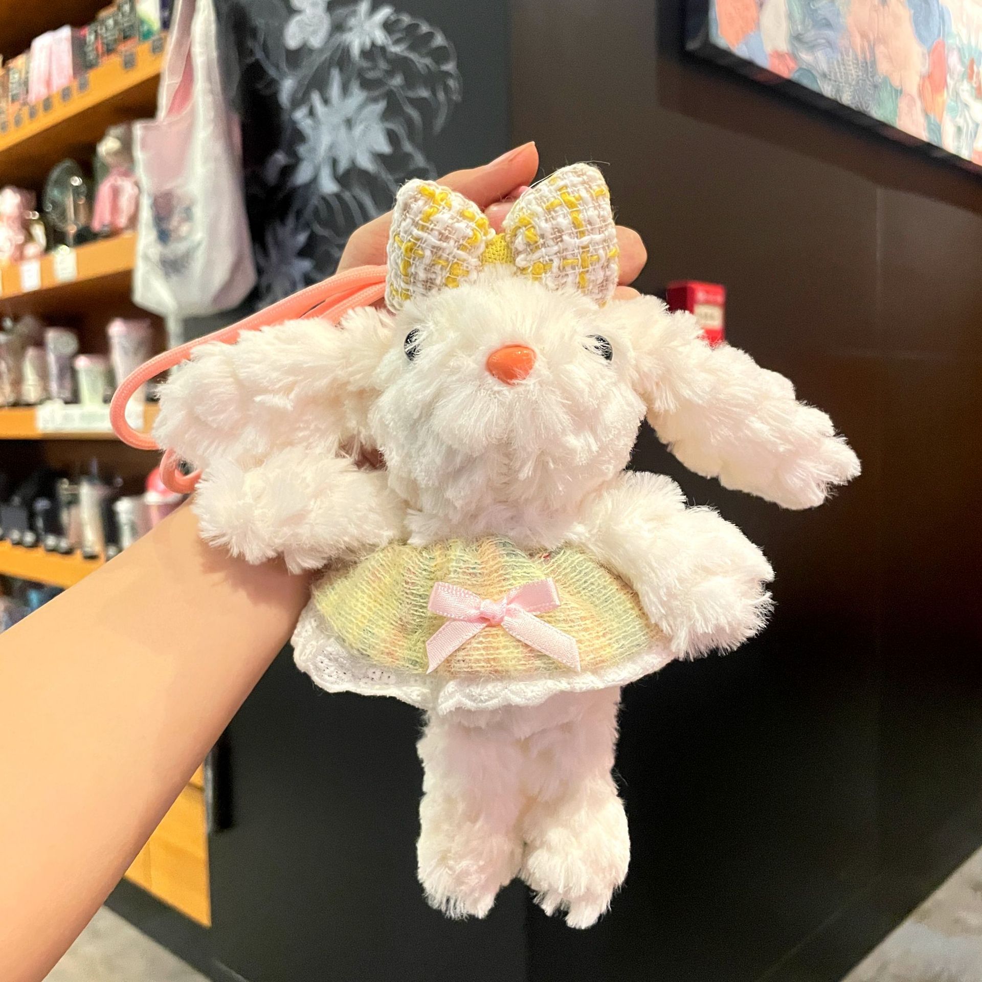 Colgante de conejo de orejas caídas de felpa exquisito vestido de princesa de dibujos animados