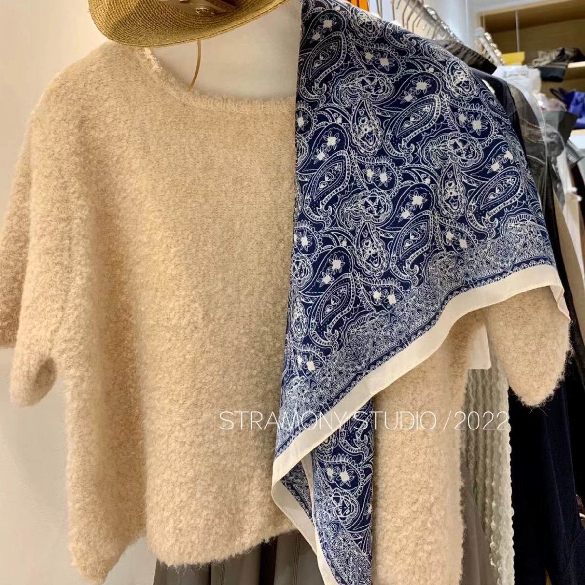 Flores de anacaju coreana toallas de triángulo, ropa de mujer, jeans, accesorios de alto nivel, cinturón, bufandas de cuello, camisa