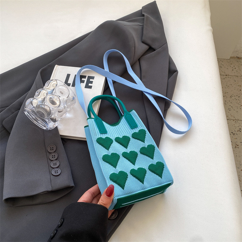 新商品の幸運で金持ちになりました。小銭入れが可愛いです。