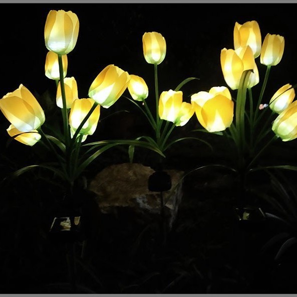 Lámpara solar impermeable para exteriores con forma de flor artificial, tulipán de 4 cabezas, luz decorativa para jardín y césped.
