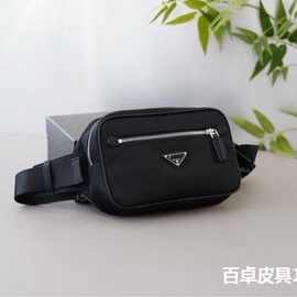 P拉达经典防水尼龙布单肩斜挎胸包男女通用大容量腰包图片实拍