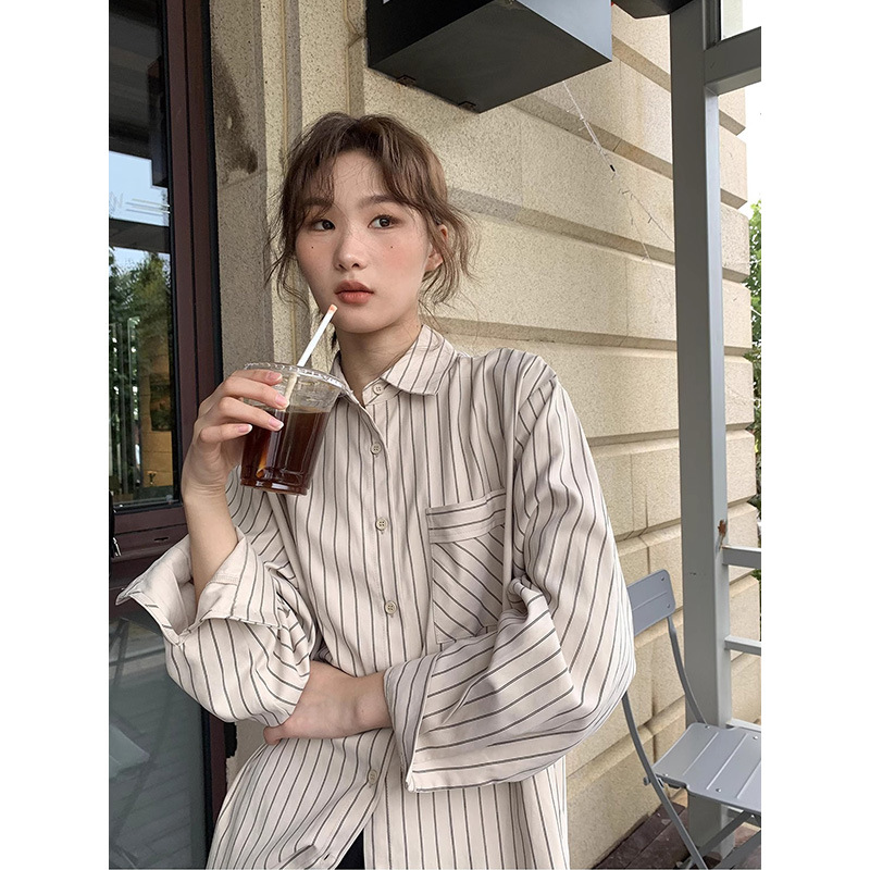 가을 캐주얼 한국식 줄무늬 패치 포켓 셔츠 올 매치 통근 긴팔 디자인 센스 루즈 블루 우아한 셔츠