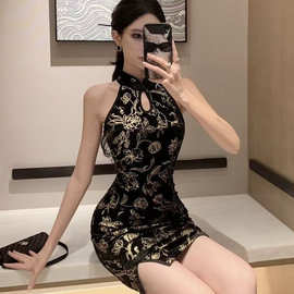新中式露肩旗袍挂脖盘扣连衣裙高级感女夏印花短裙收腰开叉包臀裙