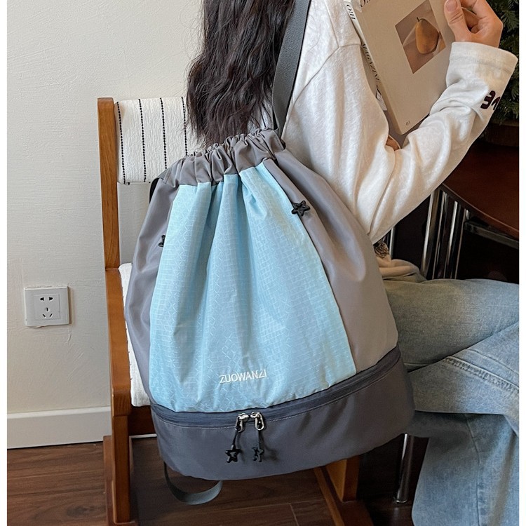 Shoulder bag for swimming wet and dry separation