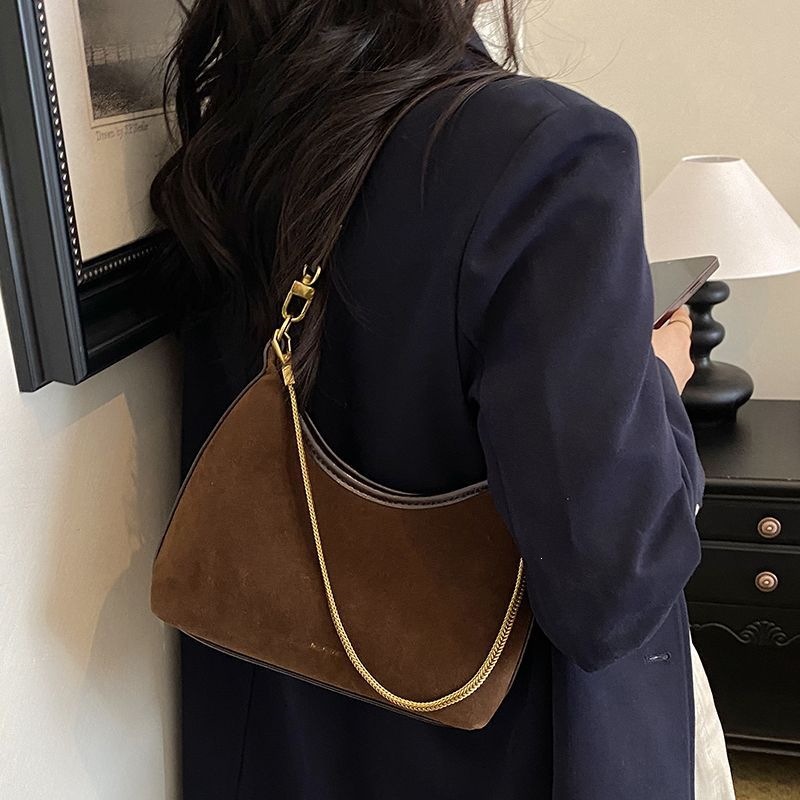高级感磨砂时尚腋下复古通勤新款简约单肩斜挎包小众高级感马鞍包