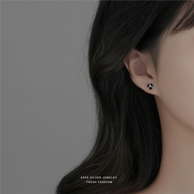 Clover Stud Earrings In Pure Silver For Men And Women_voghion.com
