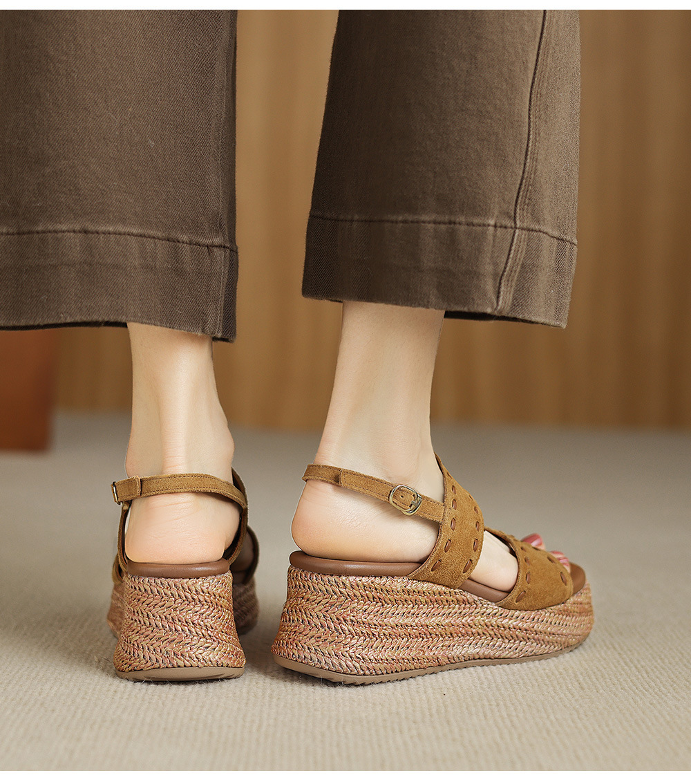 Sandal nữ đế xuồng đan rơm cao gót, quai ngang một dây, phong cách hè thoải mái — Màu caramel, màu vàng chi tiết 15