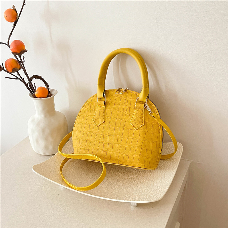 Bolso de mano de piedra para mujeres 2024 nuevo bolso de concha de textura bolso de hombro de moda minimalista estilo elegante mochila