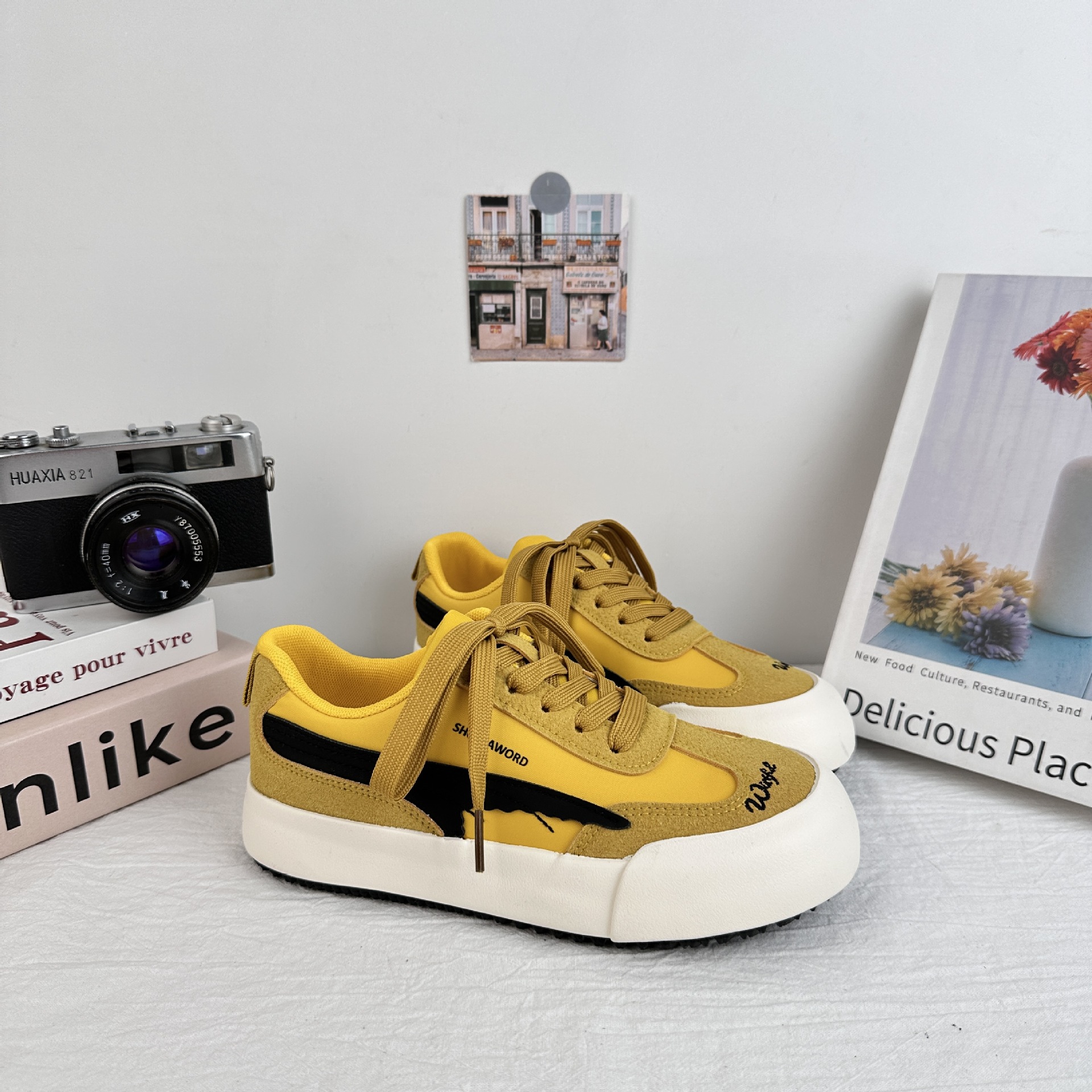 6667 zapatos de suela gruesa para mujeres 2025 nuevo nicho de diseño Hong Kong chic cabeza redonda moda retro versátil zapatos de entrenamiento alemán