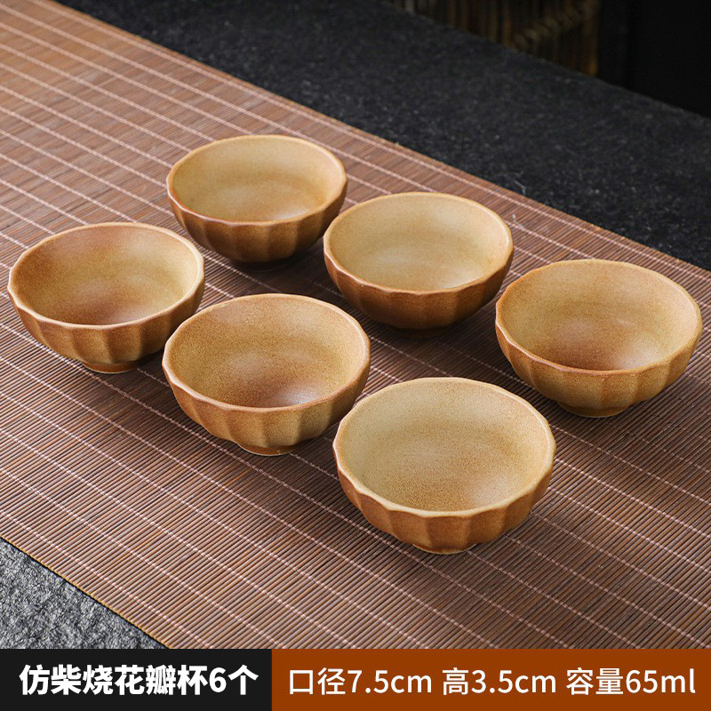 ネットの赤い囲炉裏はお茶を煮ます室内の家庭用のセットの電気陶炉のお茶のセットのガラスのティーポットを煮ます。