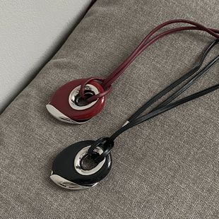 Light Luxury Cold Style Neutral Geometric Round Black Pendant Necklace Leather Strap Long Adjustable Woolen Chain for Women