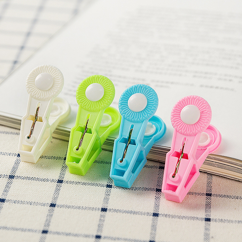 Pinzas pequeñas de plástico con resorte metálico, coloridas, para ropa o uso multifuncional.